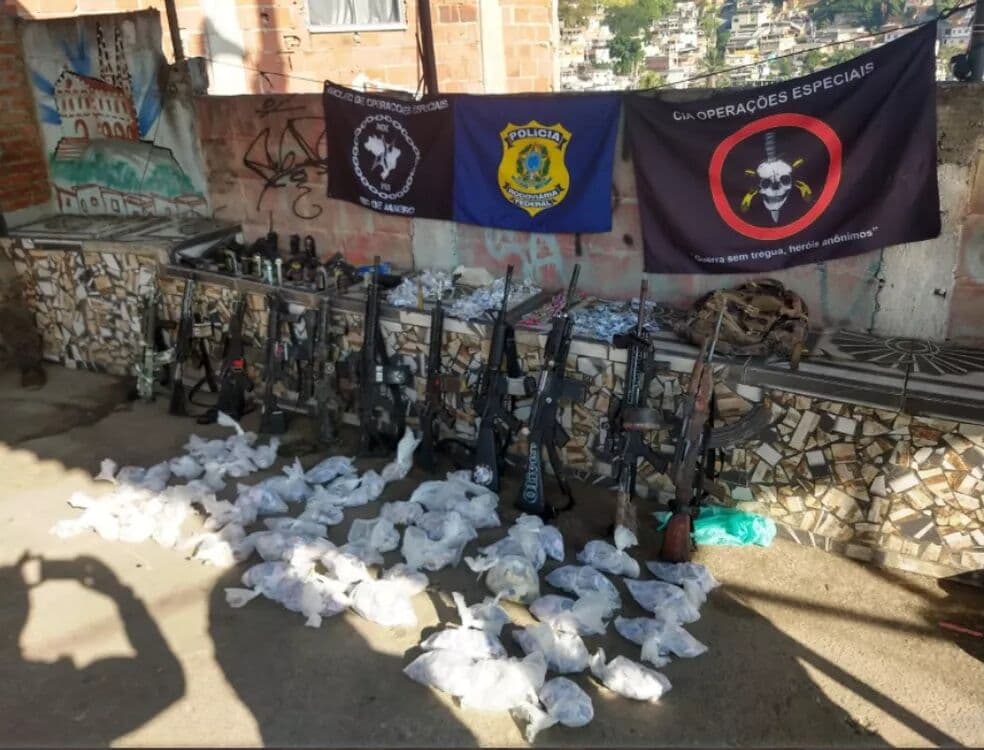 Bolsonaro elogia operação policial que deixou 22 mortos na Vila Cruzeiro (RJ)