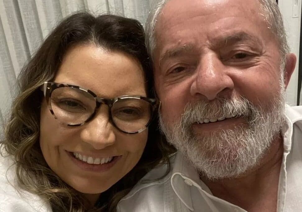 Janja faz compras em Nova York após Lula esquecer cinto na bagagem