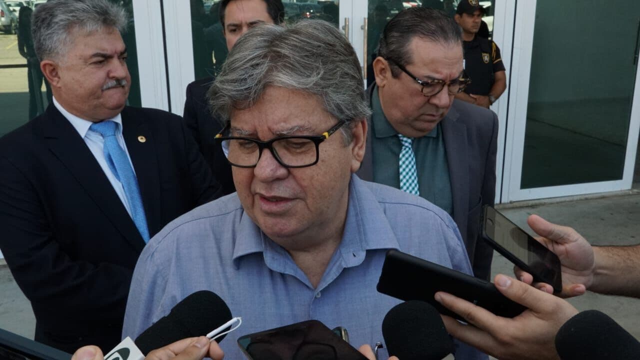 João Azevêdo descarta rompimento com Veneziano devido a "atitude isolada" de Ana Cláudia durante evento