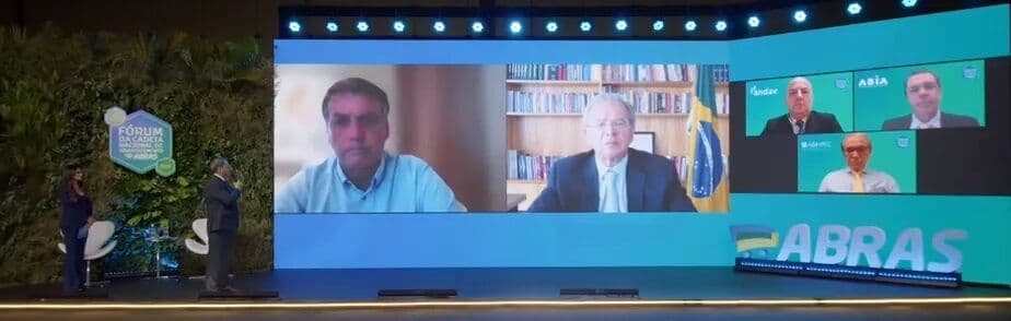 Bolsonaro e Guedes pedem a supermercados que controlem preço e ‘apertem o cinto’