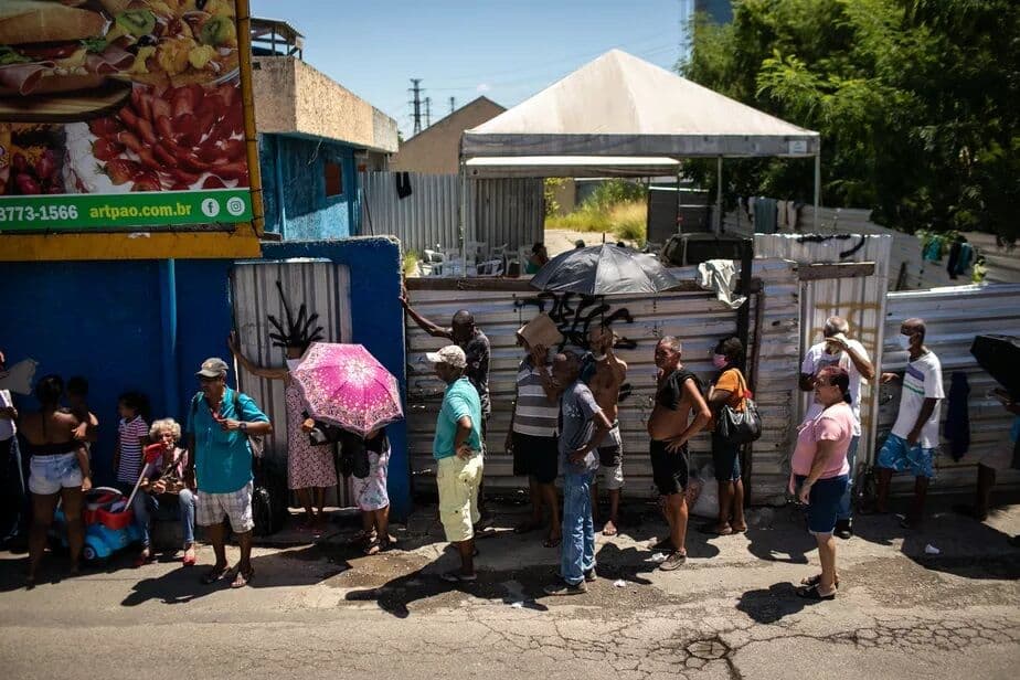 Renda per capita cai a R$ 1.353 e atinge menor valor em dez anos
