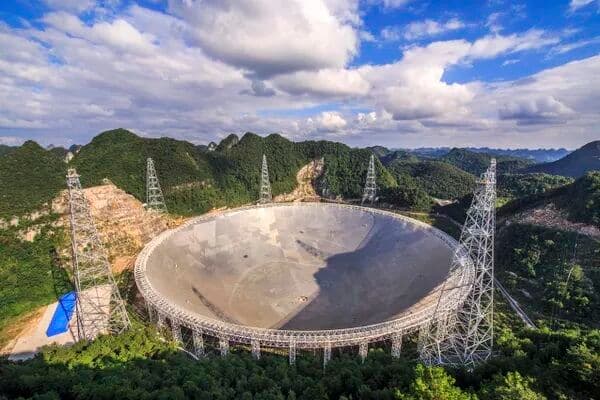 China diz ter encontrado sinais de civilização extraterrestre com telescópio gigante e depois apaga post na web