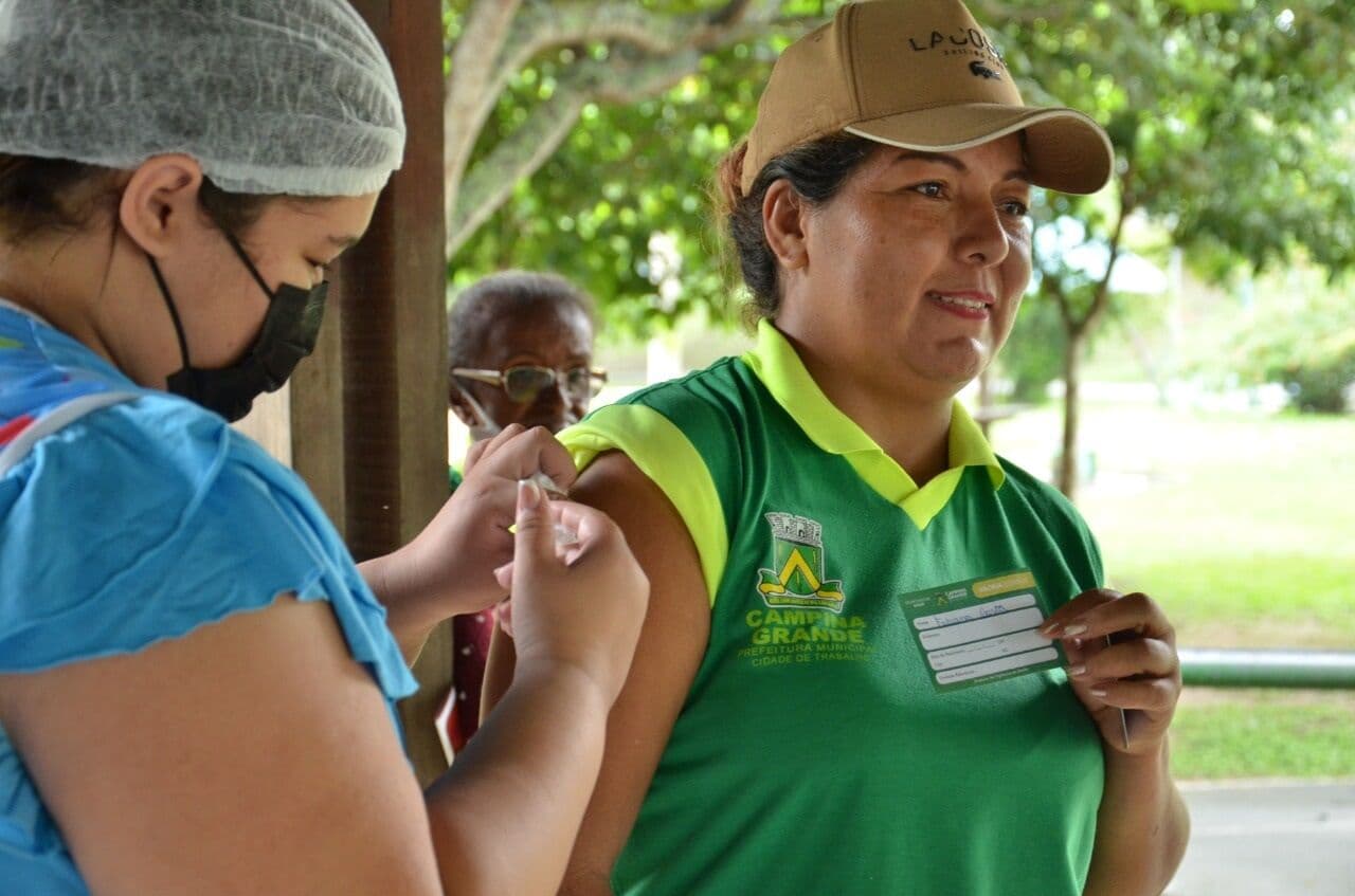 Prefeitura de Campina Grande disponibiliza quarta dose da vacina contra covid-19 para pessoas a partir de 40 anos