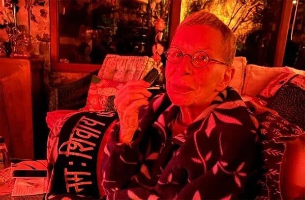 Rita Lee aparece com os cabelos bem curtinhos após tratamento contra câncer