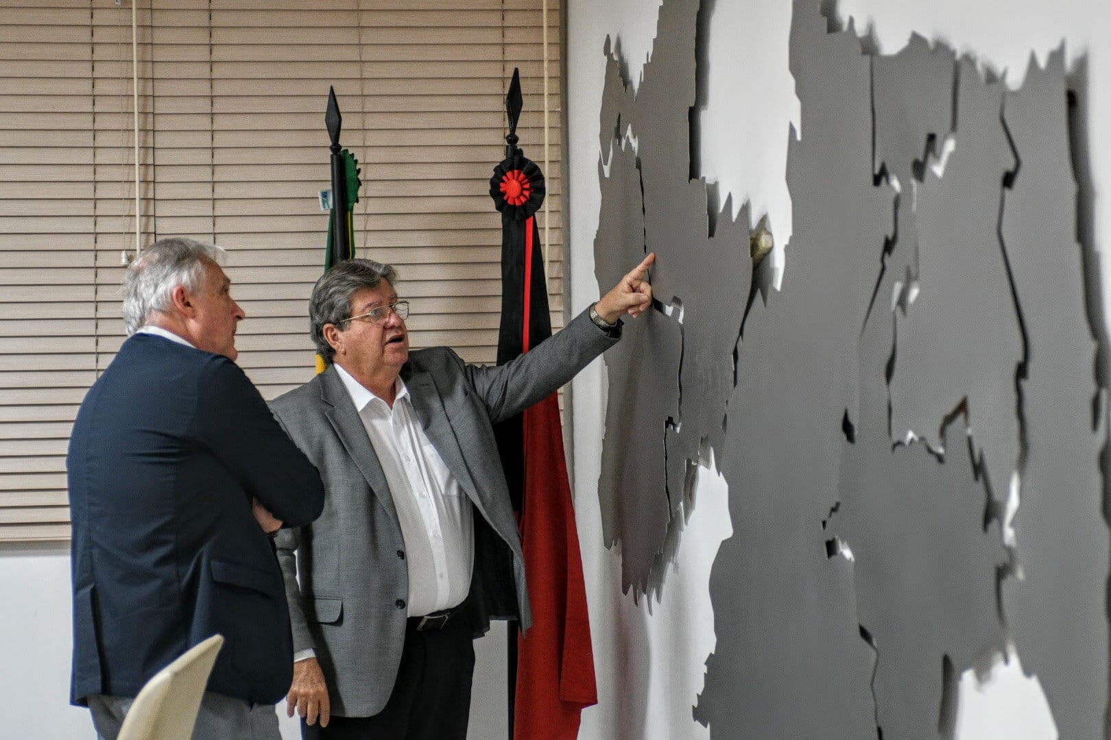 João Azevêdo apresenta oportunidades de investimentos e potencialidades da Paraíba ao cônsul da Bélgica