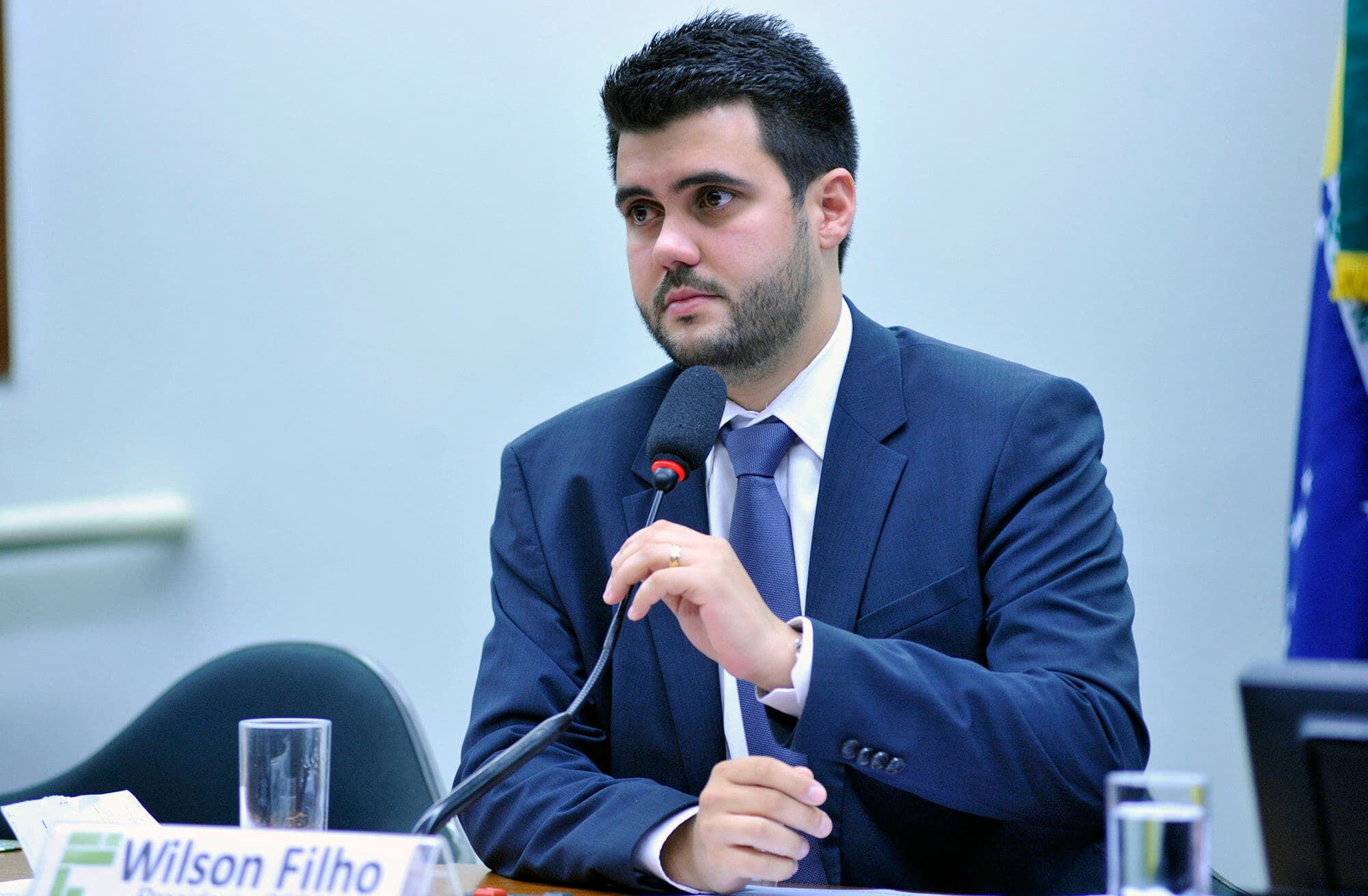 Deputado vota contra texto da LDO que restringe realização de concurso público