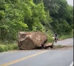 Esmeralda gigante de 360 kg é achada no norte da Bahia