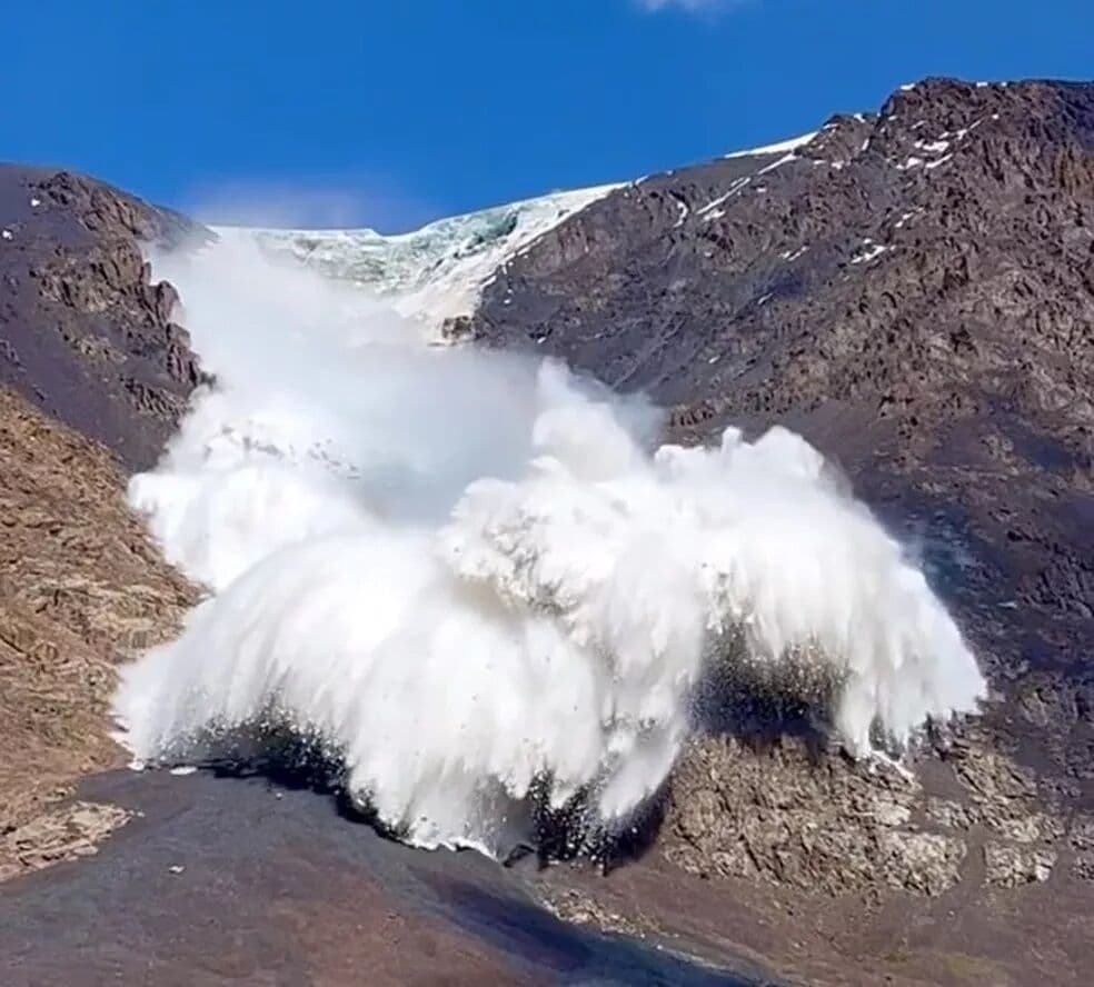Neve anima moradores em Santa Catarina e atrai turistas no meio da semana