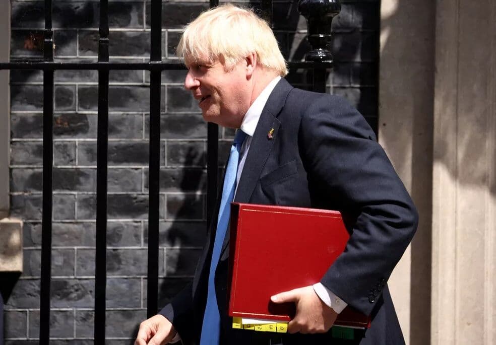Boris Johnson contrata vacinas para o triplo da população do Reino Unido