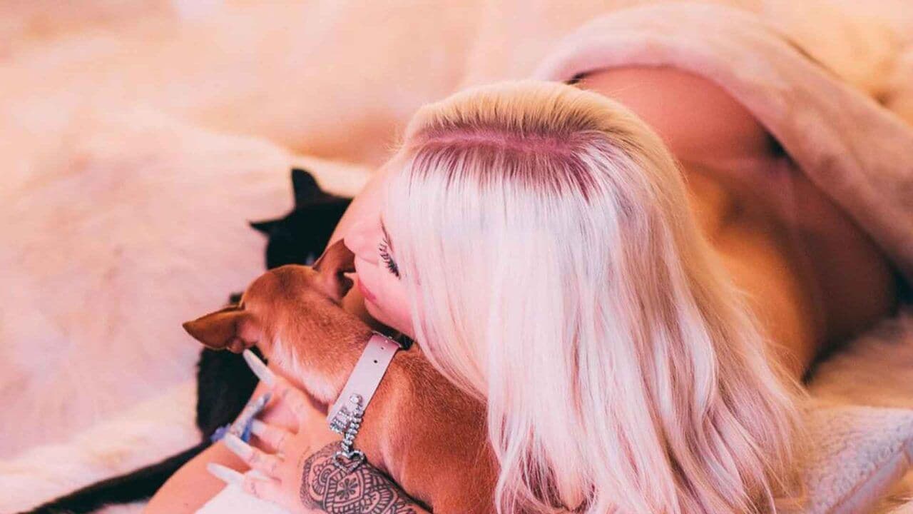 Luísa Sonza posta foto nua na cama: ‘Inadestrável’