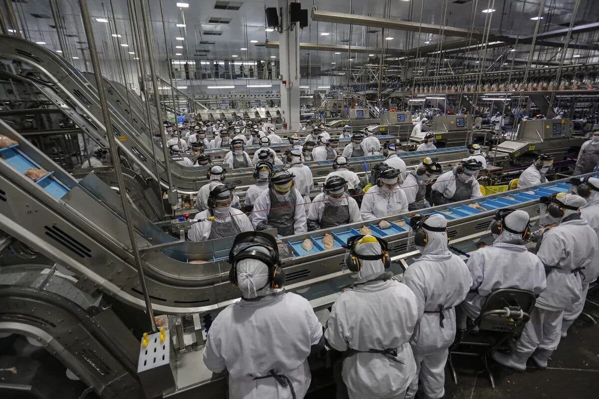 Pandemia derrubou pela 1ª vez a produção da indústria em todos os locais pesquisados