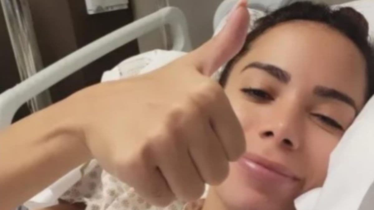 Anitta tem alta após cirurgia de endometriose: ‘Livre da etapa mais difícil’