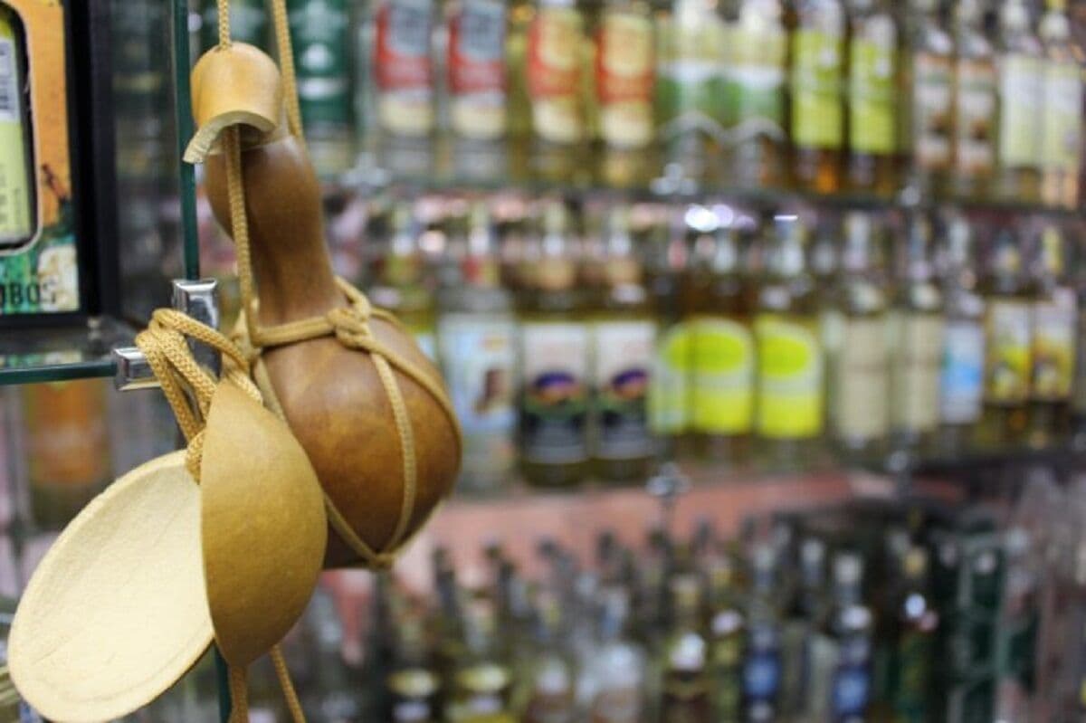 Associação dos Produtores de Cachaça de Areia doa álcool a 70% para prevenção do Covid-19