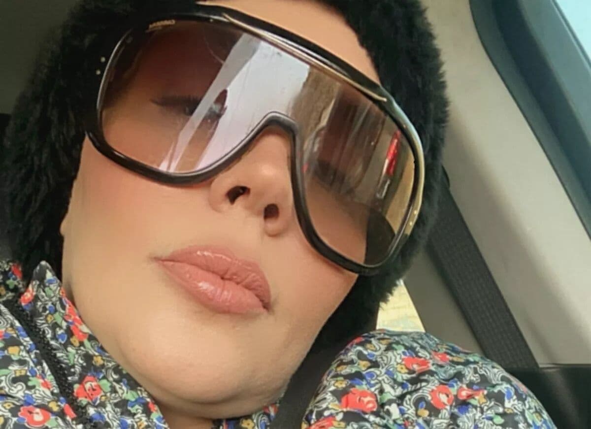 Tratando câncer, Simony retorna ao hospital: "Mais um ciclo de quimio"