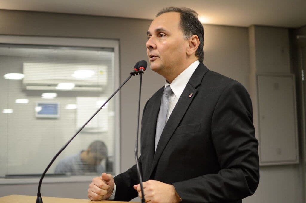 Manoel Ludgério critica Camila Toscano e Tovar por não cederem espaço na ALPB e destaca apoio de Fábio Ramalho: "me deu oportunidade"