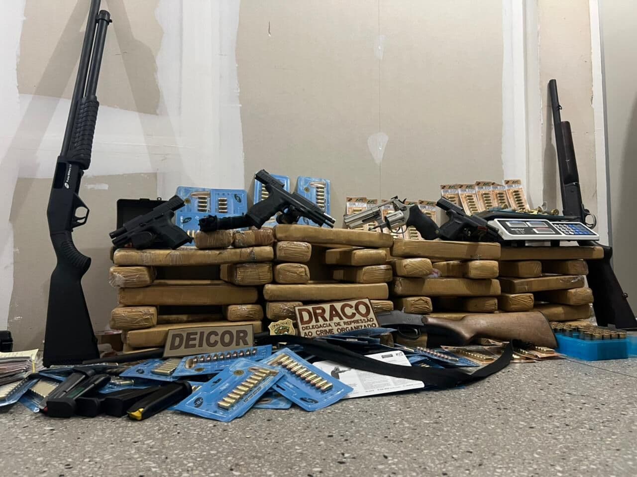 Operação da Polícia Civil da Paraíba, Rio Grande do Norte e PRF apreende munições, drogas e prende cinco pessoas, entre eles policial militar