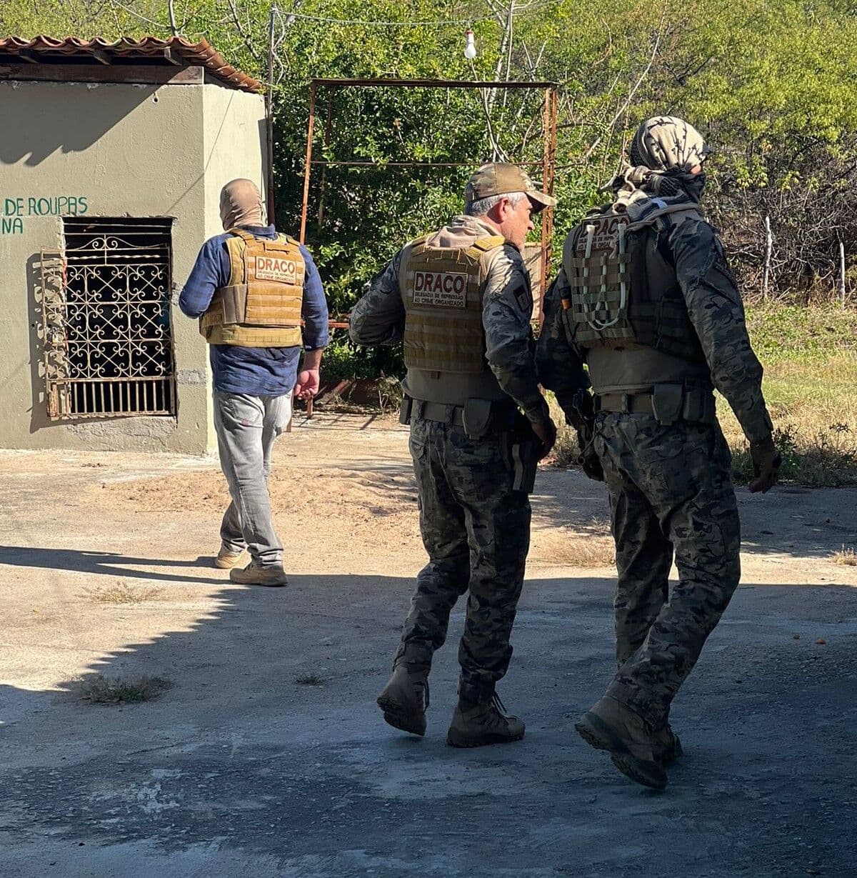 Polícia Civil desarticula associação criminosa de tráfico de drogas, prende quatro investigados e apreende armas no Sertão