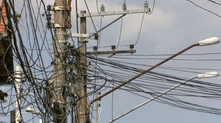 Em Santa Luzia: jovem sofre descarga elétrica enquanto consertava antena de TV e morre