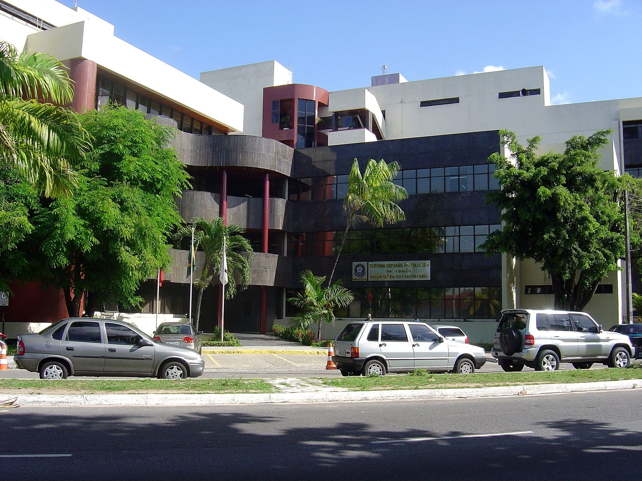 Edital do concurso do TRT da Paraíba é publicado com salários de até R$ 12,4 mil; confira