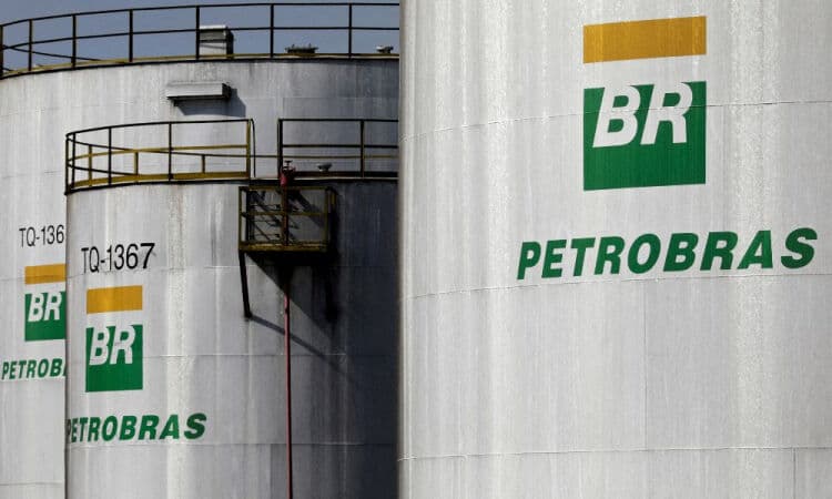 Petrobras anuncia redução do preço do gás natural em 5% para distribuidoras