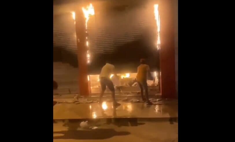 Incêndio atinge loja no Sertão da Paraíba e moradores combatem chamas com baldes até chegada dos bombeiros