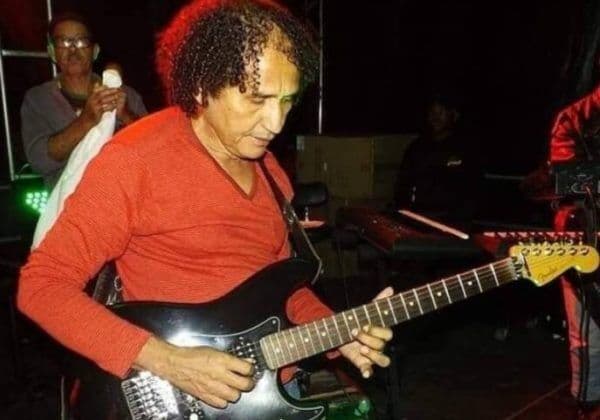 Morre em João Pessoa guitarrista da banda de Edson Gomes que teve infarto no palco