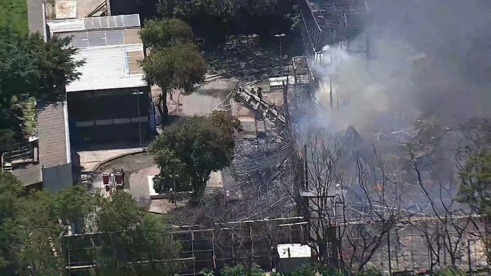 Corpo de Bombeiros controla incêndio no Projac; incidente não causou vítimas