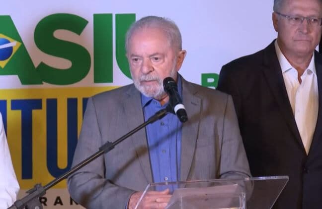 Lula diz que Forças Armadas têm que defender o povo e a soberania e não 'fazer política'
