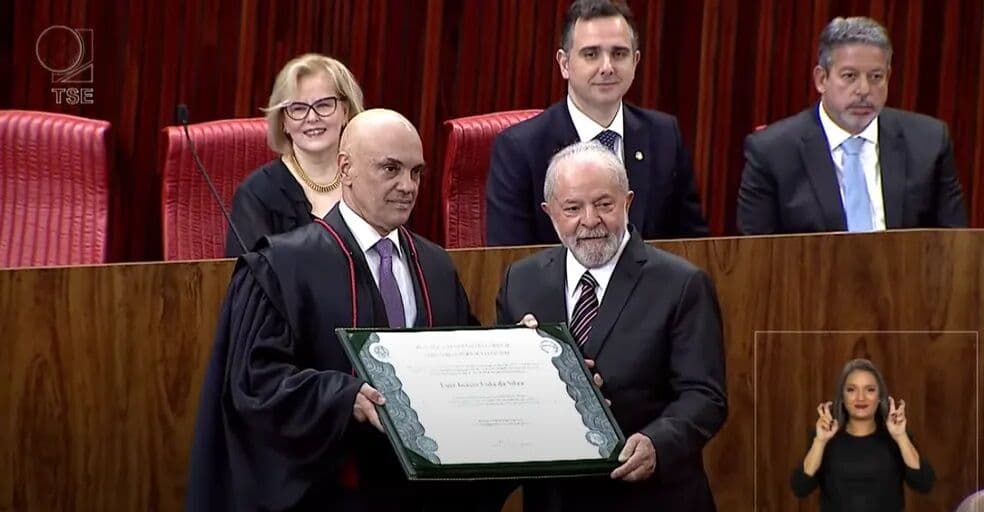 Diploma é de 'uma parcela significativa do povo', diz Lula ao ser diplomado presidente no TSE