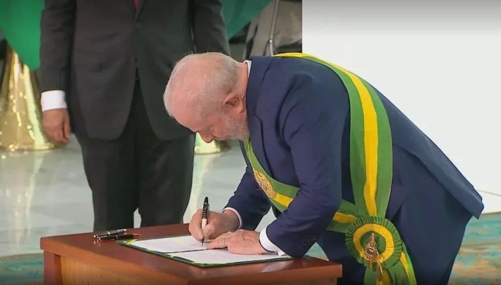 Secretário do Tesouro diz que novo salário mínimo e desoneração de combustíveis devem ser publicados ainda nesta segunda