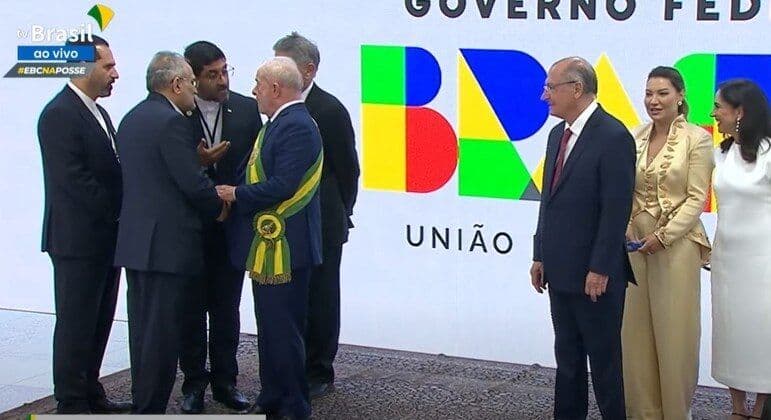 Posse de Lula: Janja recusa aperto de mão de vice-presidente do Irã