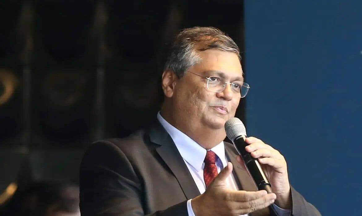 Não temos elementos para extradição de Bolsonaro, diz Dino