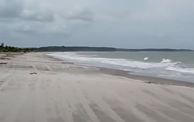 Casal morre afogado ao tentar salvar filho na praia de Camaçari, em Lucena