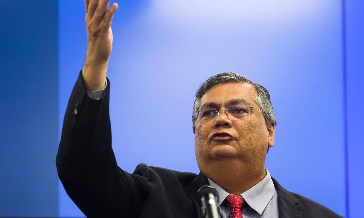 Dino comenta papel do Ministério da Justiça antes de atos terroristas