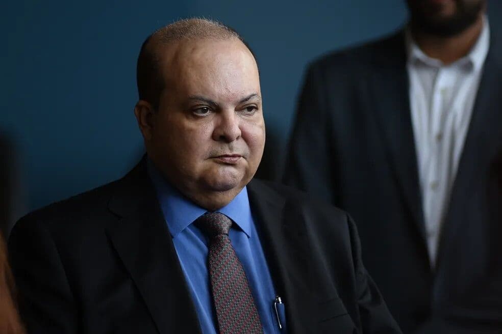 Governador afastado do DF, Ibaneis Rocha, e ex-secretário de segurança são alvo de busca e apreensão da PGR