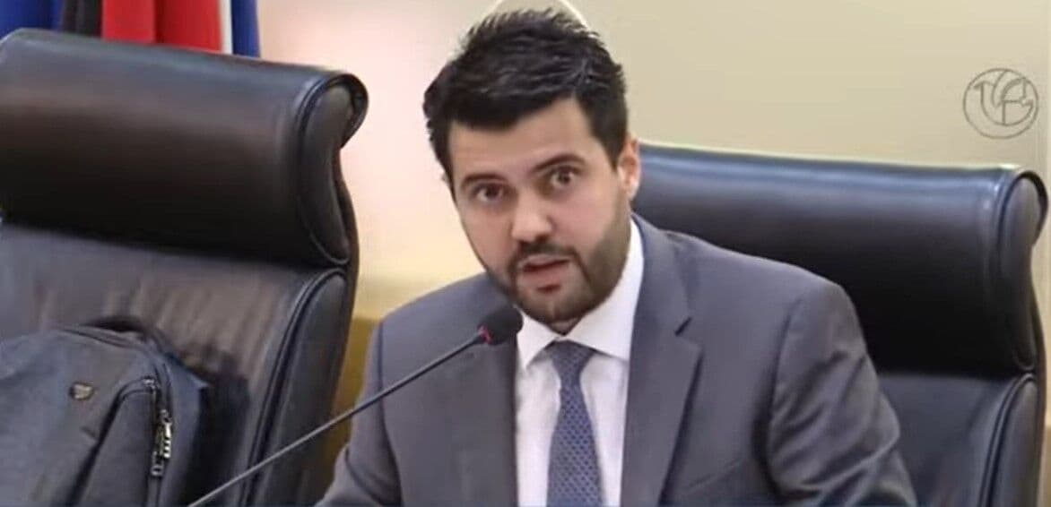 Cantor Biliu de Campina é internado com suspeita de insuficiência renal na UTI do Hospital Pedro I