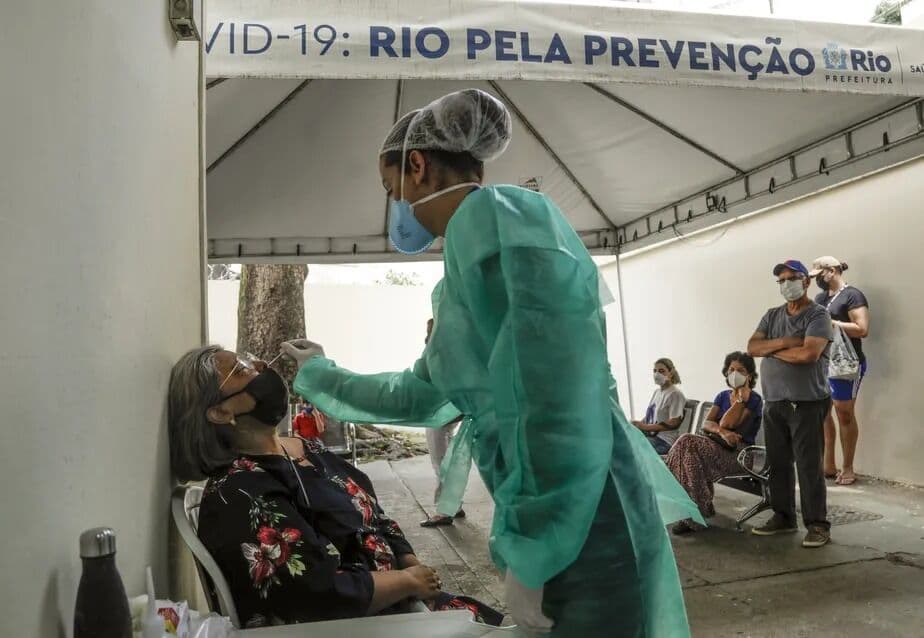 Fiocruz: síndrome respiratória por Covid-19 está em queda em quase todo o país
