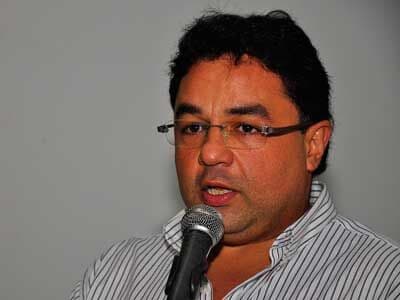 Presidente do Sindipetro diz que postos de gasolina são reféns das distribuidoras e que elas demoram a ajustar os preços