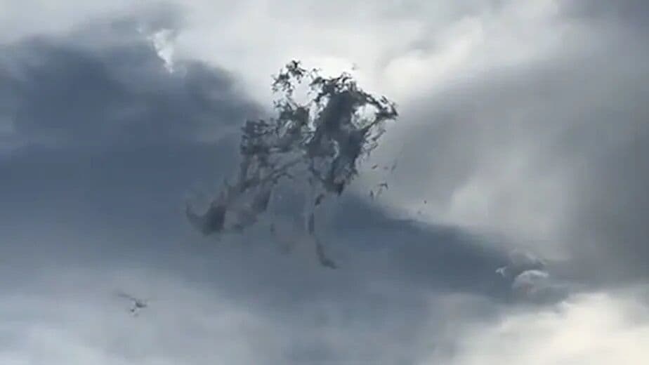 Massa escura estranha no céu da Austrália intriga internautas