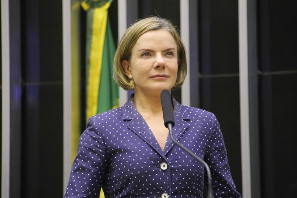Gleisi diz que reonerar combustíveis é 'descumprir compromisso de campanha'
