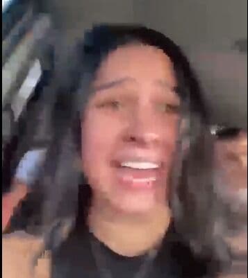 VÍDEO: jovens perdem controle de carro durante gravação de vídeo para o TikTok
