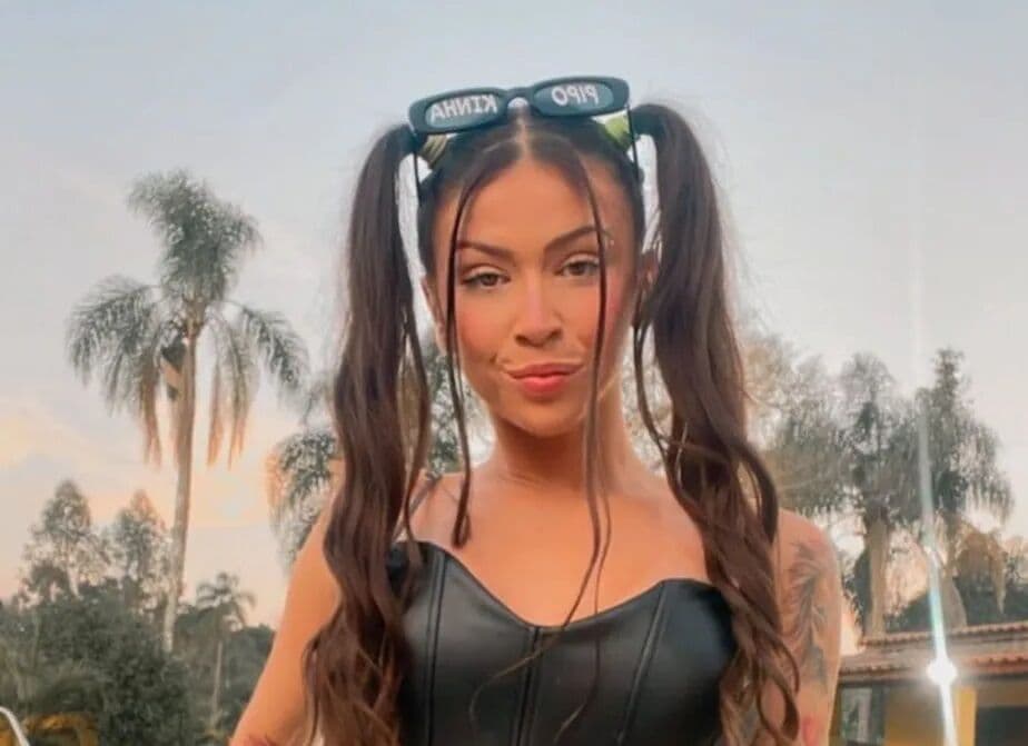 Após polêmicas, MC Pipokinha conquista o primeiro lugar entre as músicas em alta no YouTube