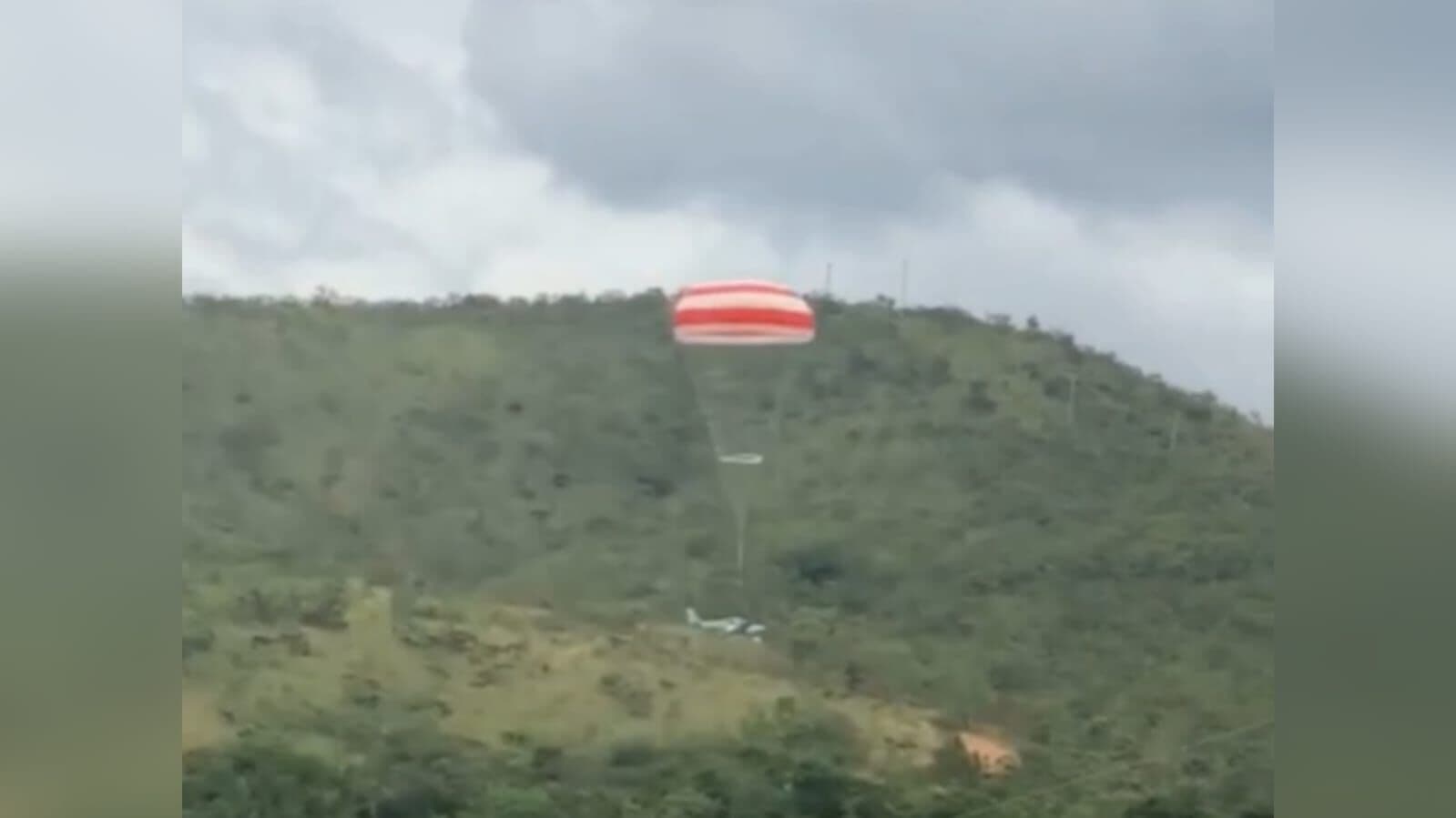 Avião cai em Sabará após pane; piloto conseguiu acionar paraquedas
