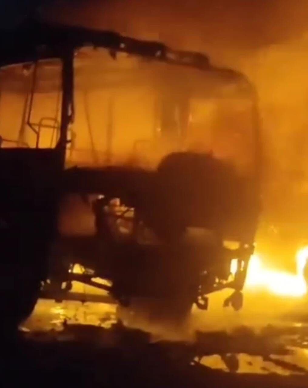 VÍDEO: ônibus escolar da Paraíba é incendiado por criminosos no Rio Grande do Norte