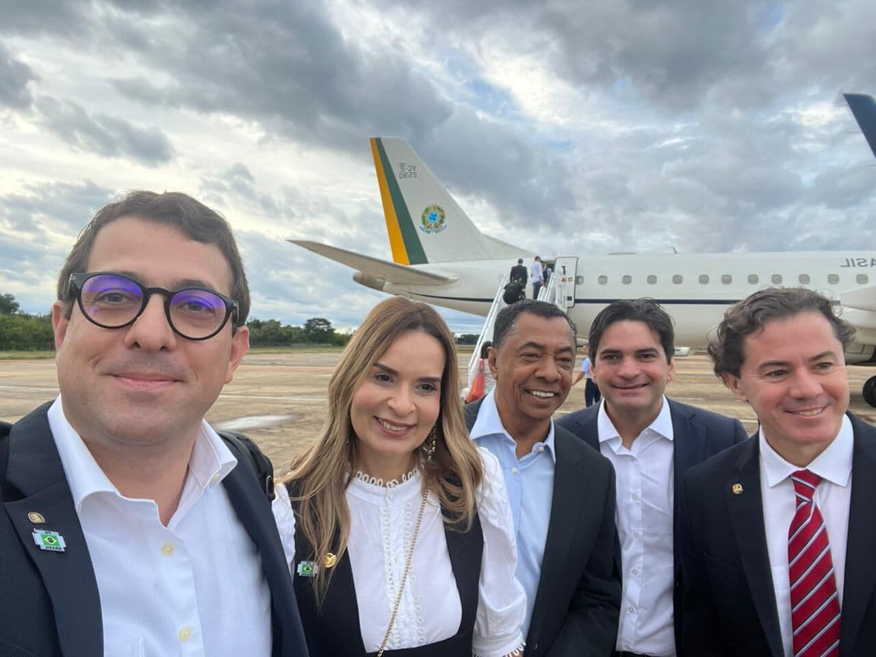 Comitiva de políticos da Paraíba embarca com Lula para Campina Grande