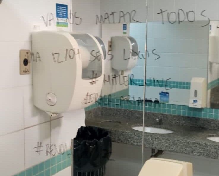 Estudantes relatam ameaças e apologia ao nazismo em banheiros de universidade de João Pessoa
