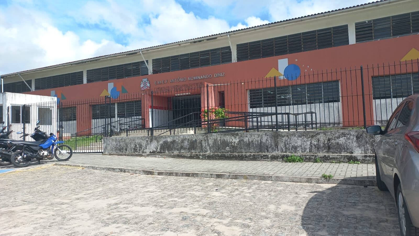 Secretaria de Educação desmente que aluno tentou atear fogo em escola e diz que fumaça foi provocada por cigarro