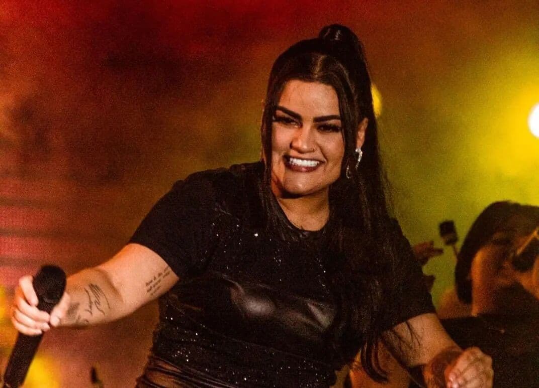 Carro de Mara Pavanelly 'some' de estacionamento de shopping e cantora acusa ex-sócios