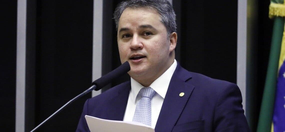 Efraim Filho incorpora emendas ao projeto de Moro sobre atentados a agentes públicos e dispara: "ousadia dos criminosos ultrapassou limites"