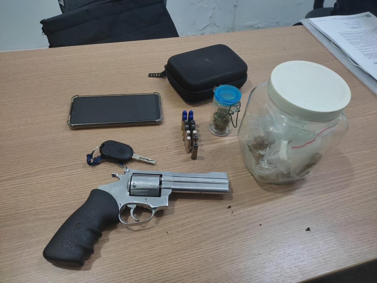 Operação Nexum termina com prisões e apreensões de arma, munições, carro, drogas e celulares, em Campina Grande